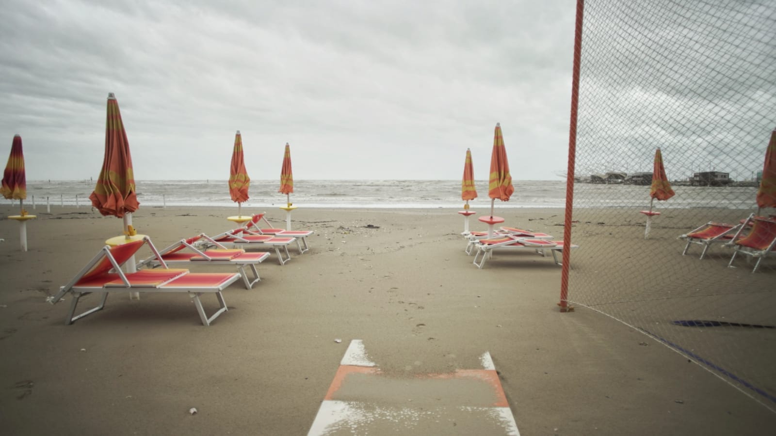 Spiaggia, da domani si riparte ma c’è l’incognita meteo