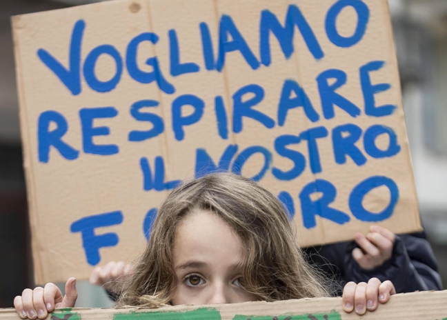 Gli studenti scendono in piazza per il clima