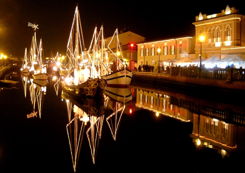 Festività al buio? No grazie. Cesenatico conferma le luminarie di Natale