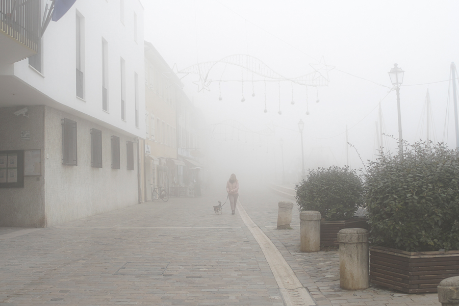 Cala la nebbia su Cesenatico, il VIDEO