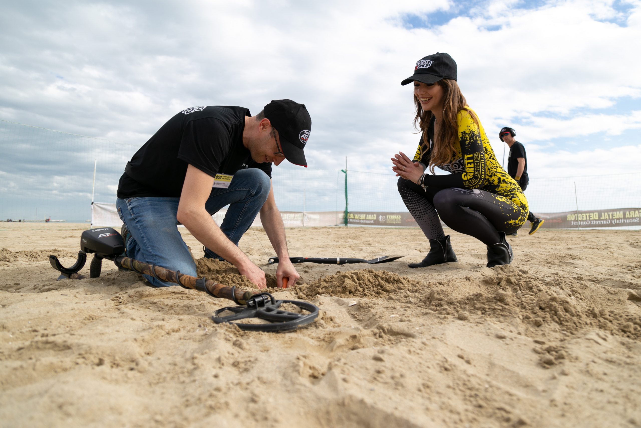 Gara di metal detector, volano subito le iscrizioni