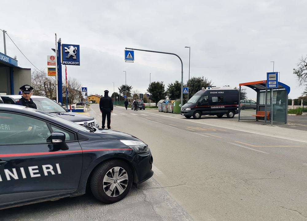 Fioccano denunce dei carabinieri. “Portavo cibo ai gatti”