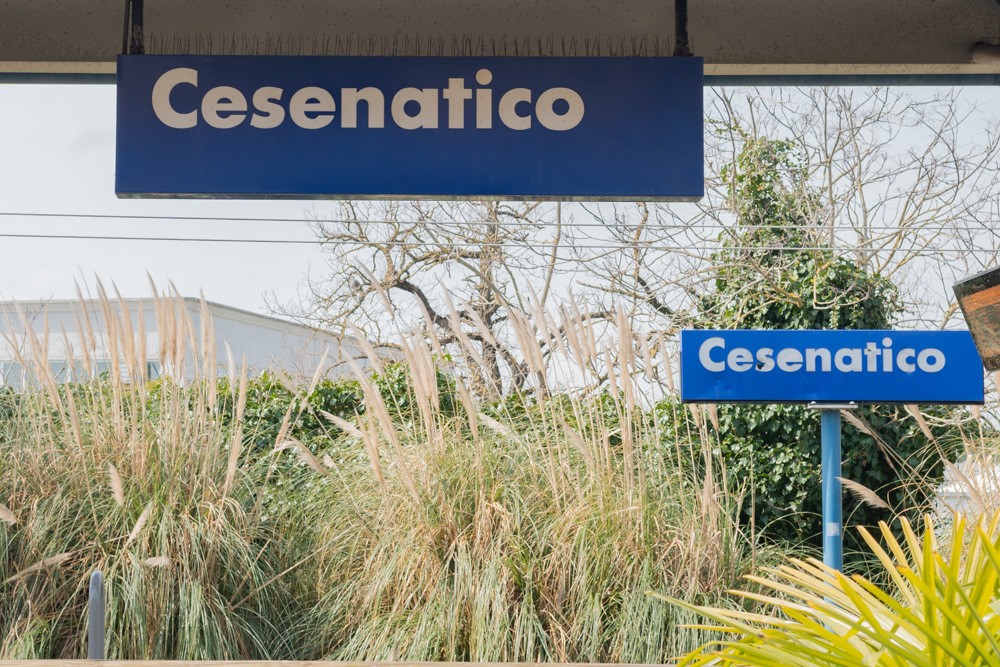 Accoltellamento in stazione, sei capi d’imputazione per l’aggressore