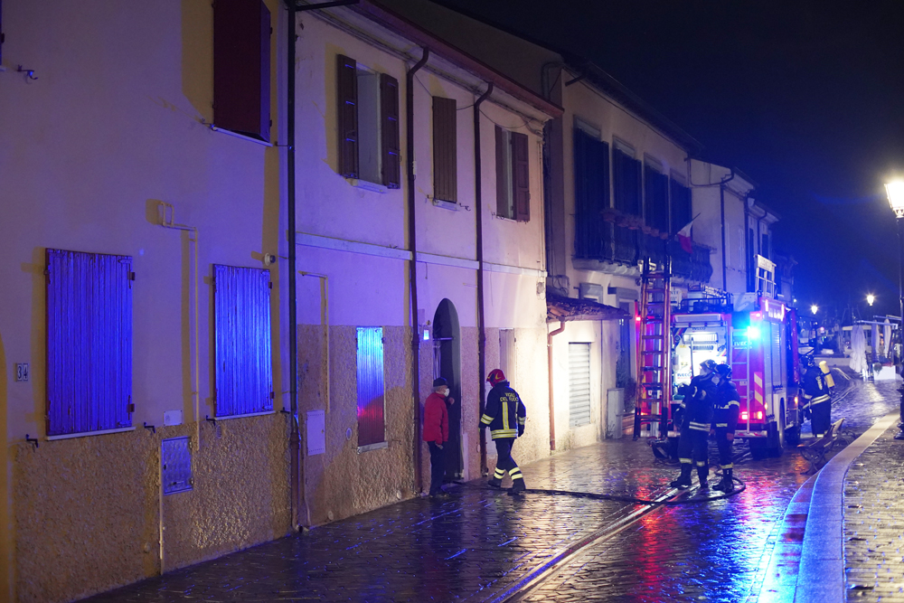 Mezzanotte di fuoco per i Vigili del Fuoco