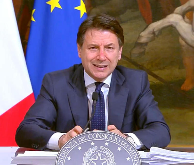 Conte firma il nuovo Dpcm delle contraddizioni