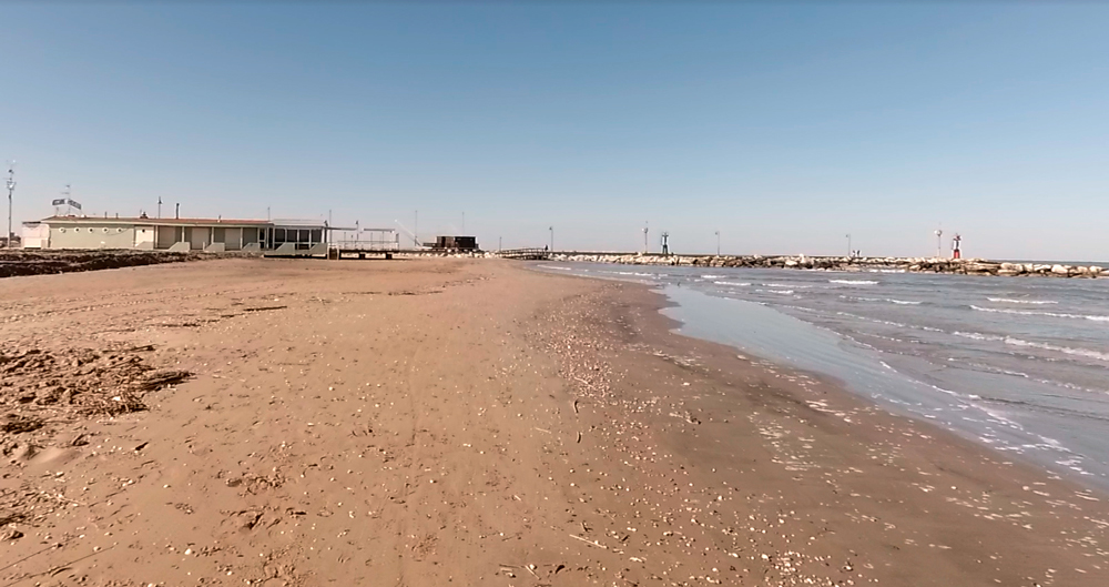 La spiaggia di Cesenatico surreale VIDEO