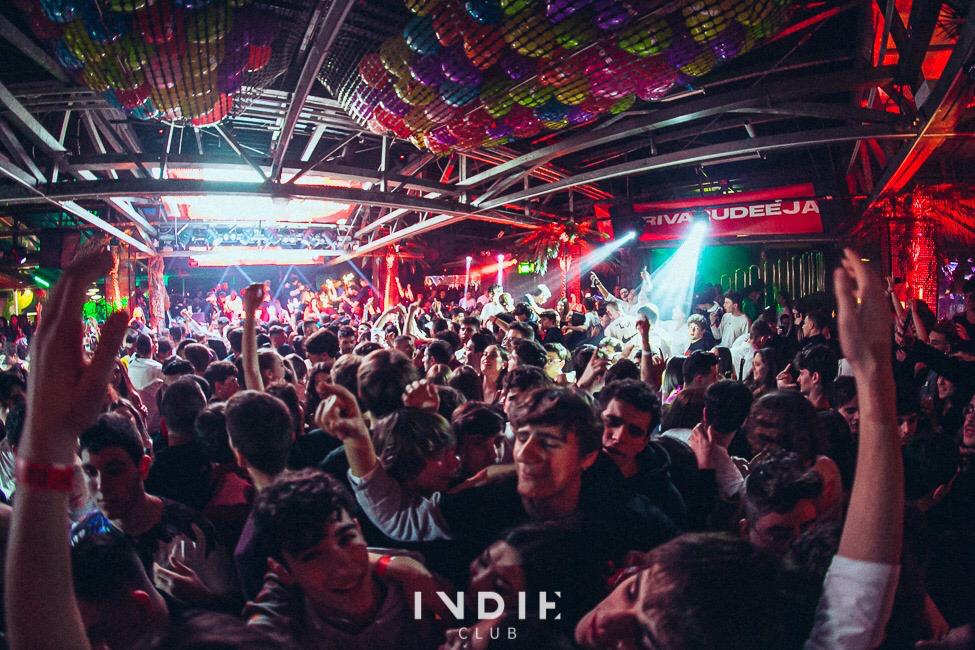 La discoteca Indie: “Cari giovani, state a casa”