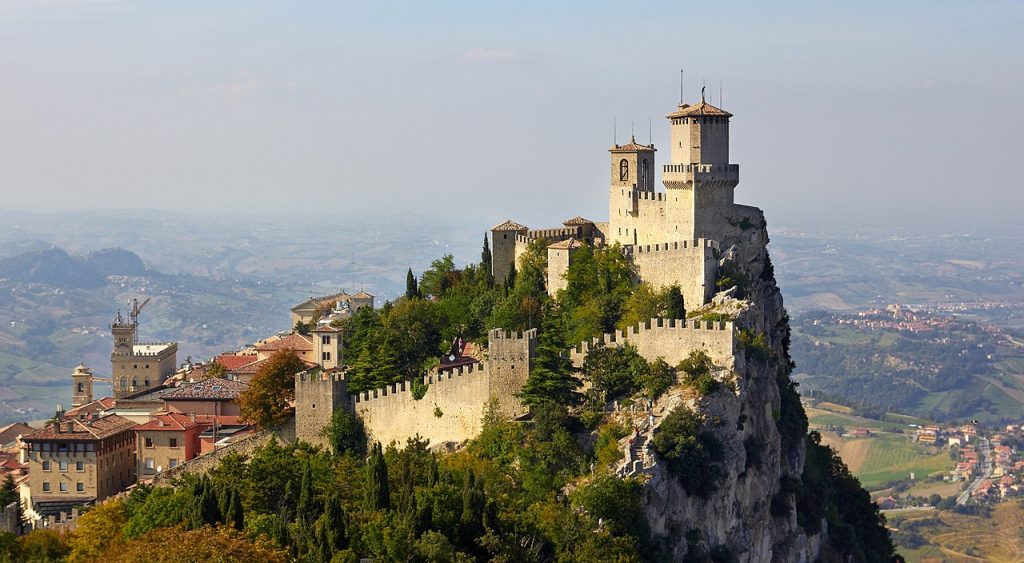 san marino esodo per aperitivo dopo le 18