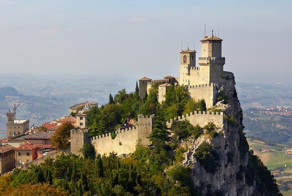 san marino esodo per aperitivo dopo le 18