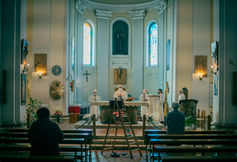 Da oggi ripartono i funerali. Sante Messe dal 24 maggio?