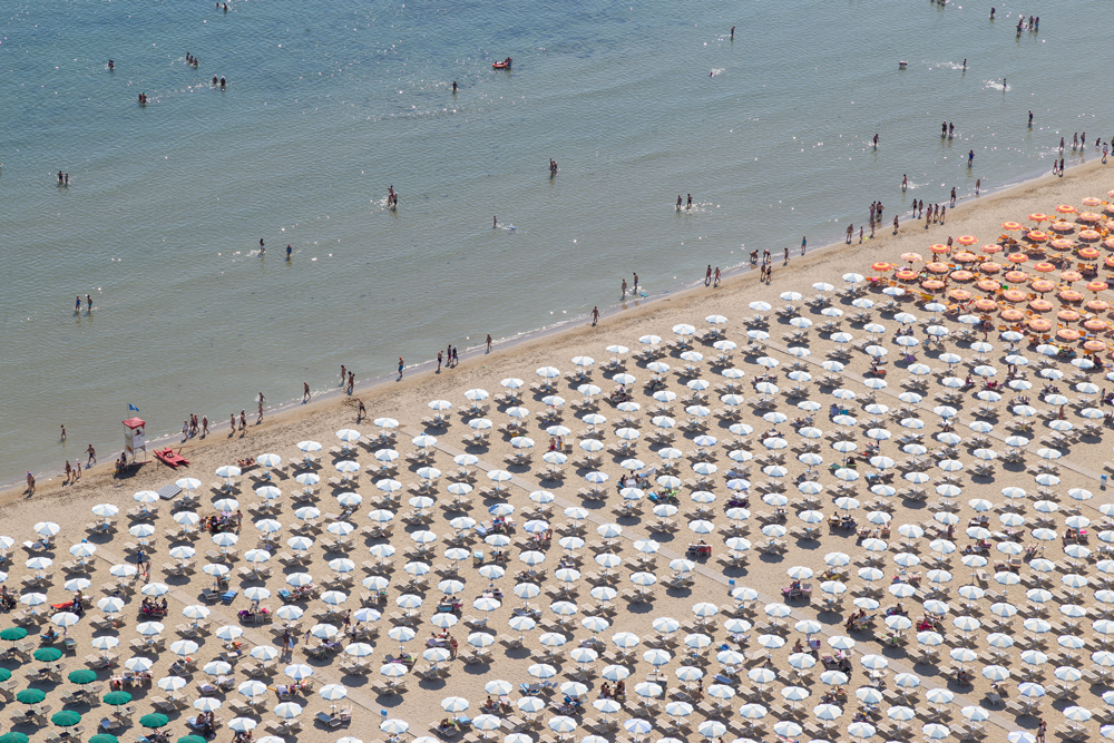 Turismo, ad agosto le spiagge romagnole tornano sul podio