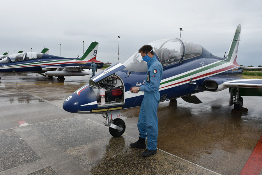 Le Frecce Tricolori atterrano a Cervia VIDEO