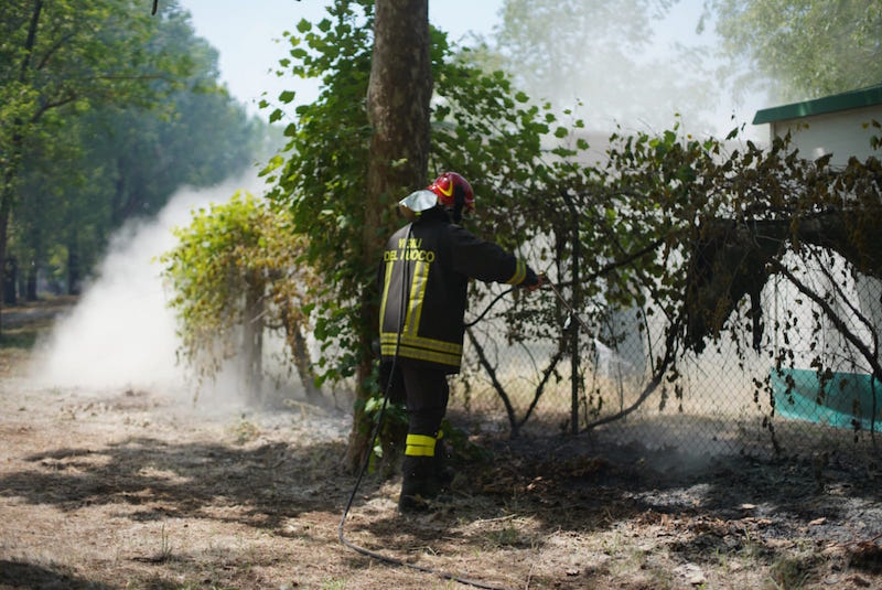 A fuoco il parco di Ponente FOTO e VIDEO