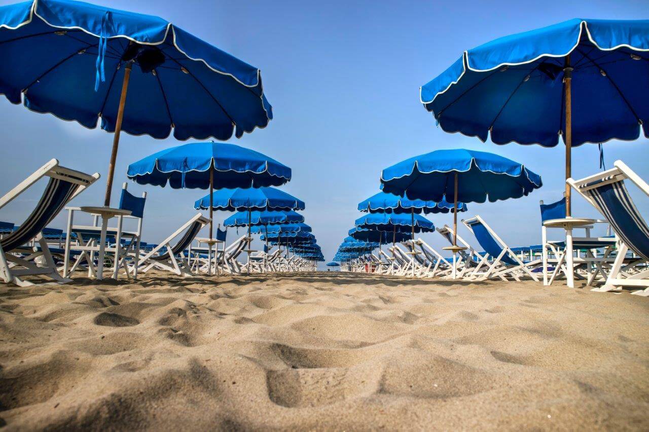 Su alcune spiagge di Cesenatico il 40% di ombrelloni in meno