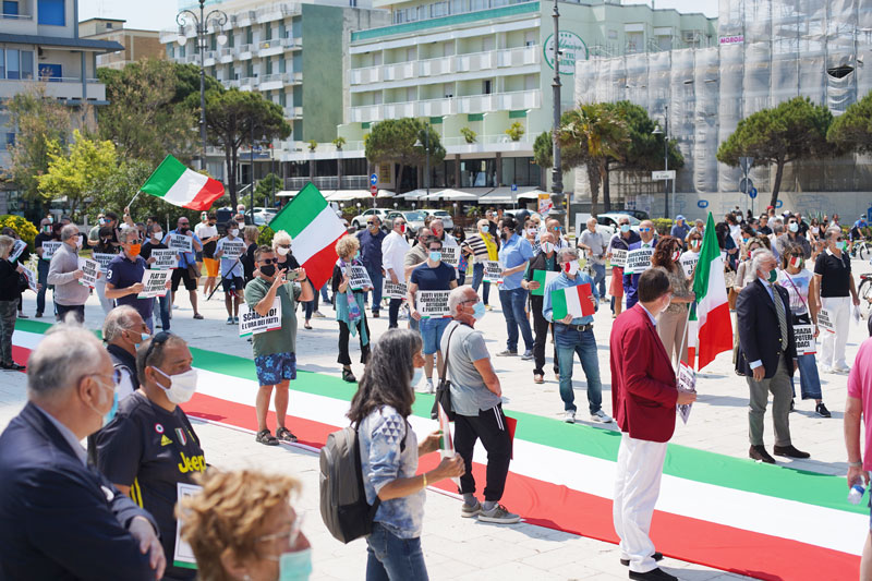 Manifestazione centro destra: “Bonaccini non ha fatto nulla per il turismo”