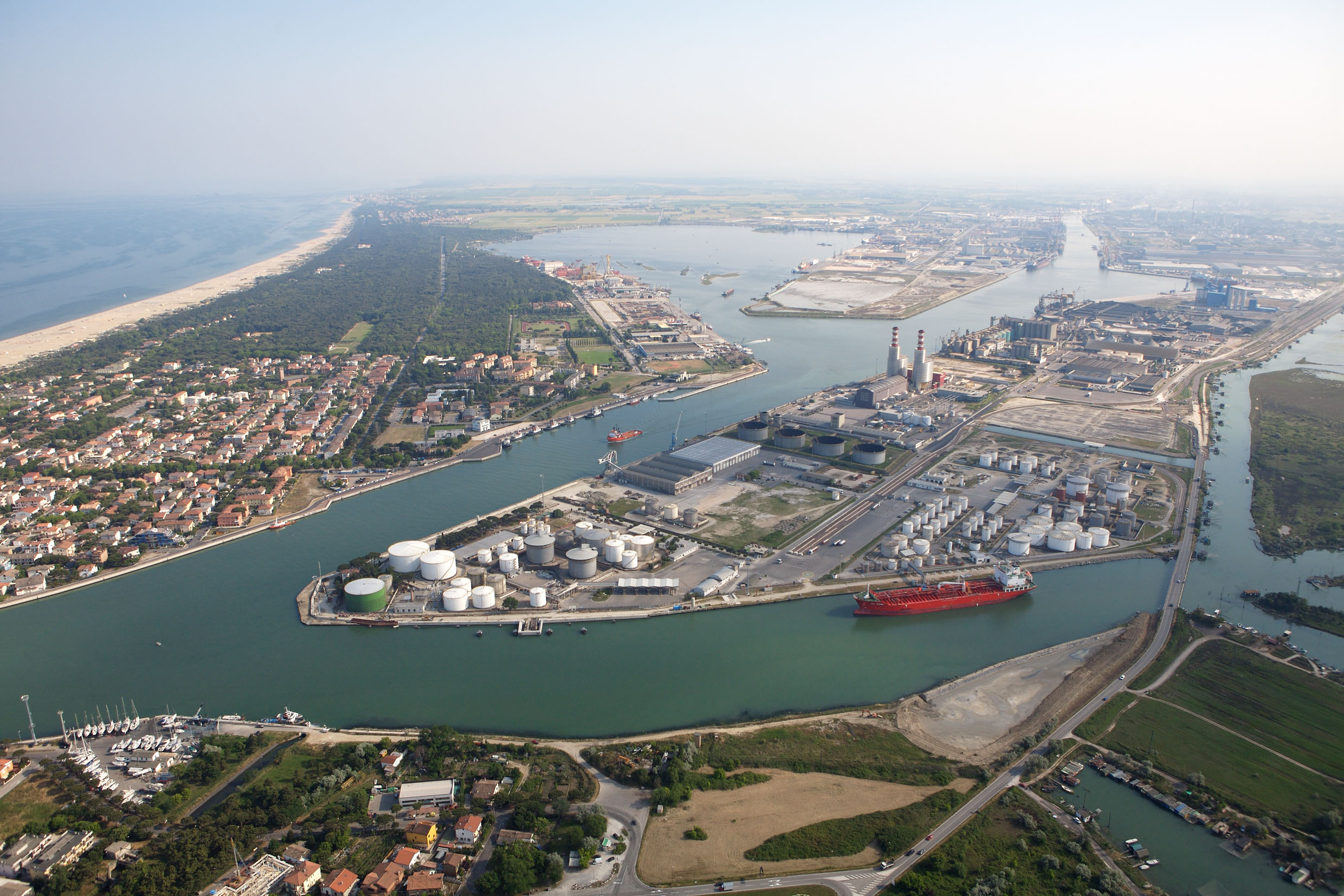Oltre 235 milioni di euro per il restyling del porto di Ravenna