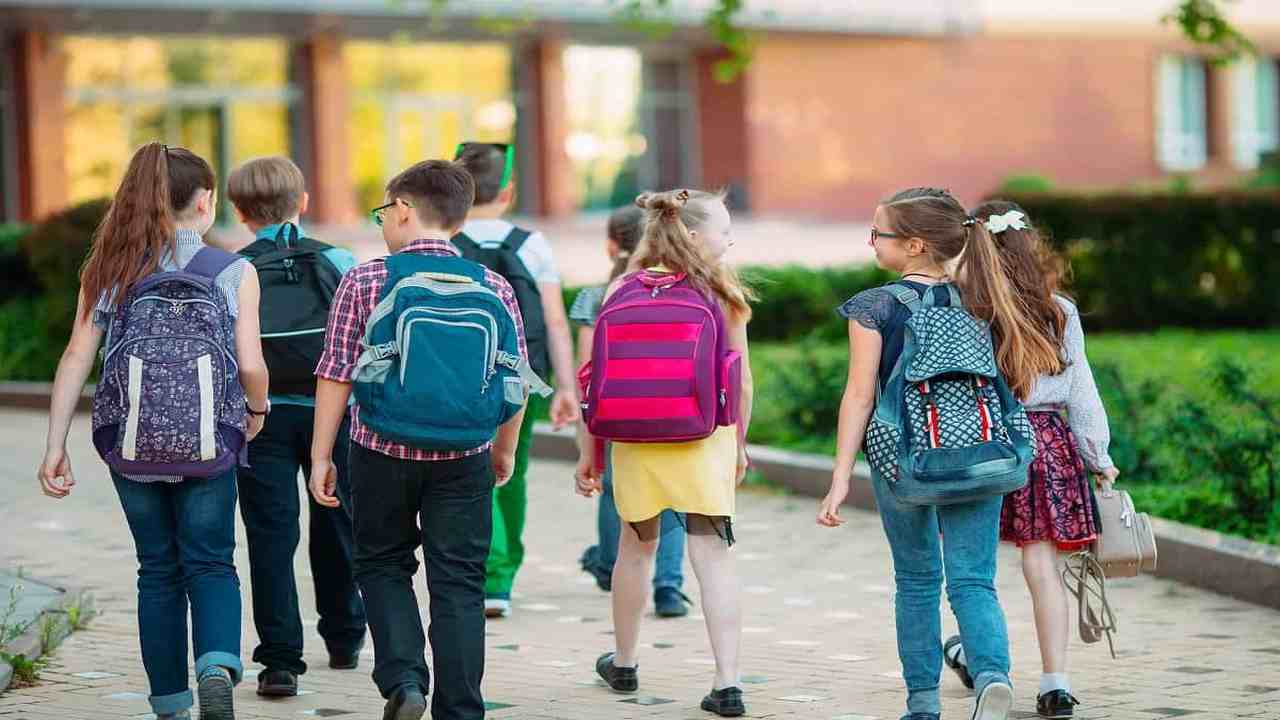 Bonaccini: “Dal 7 gennaio si tornerà a scuola in presenza”