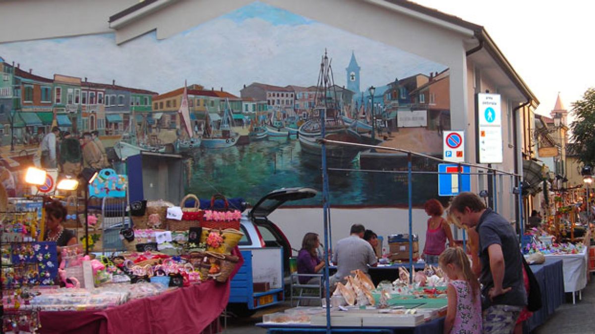 “Il mercatino del lunedì spostato in via Garibaldi? Non è una scelta del Comune”