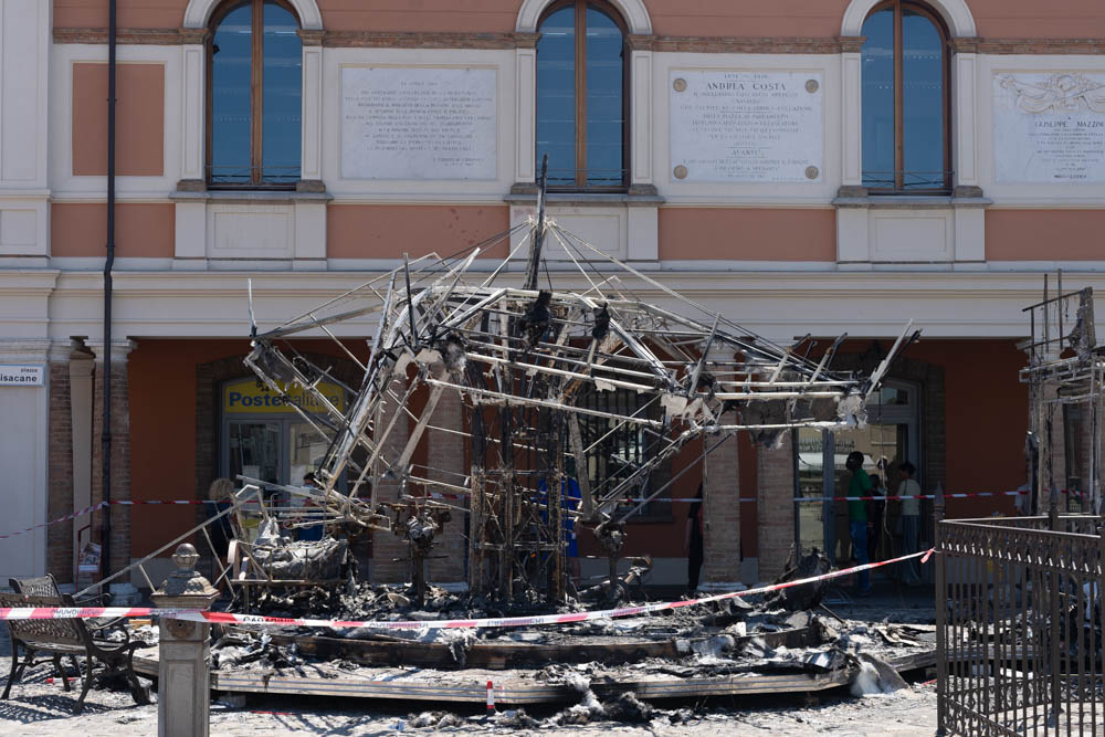 Incendio alla giostra, il proprietario: “Non abbiamo nemici, fatto inspiegabile”