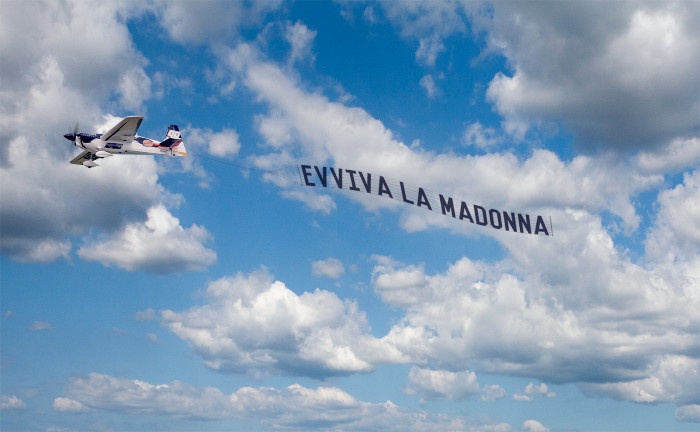 L’ultima trovata di don Mirco: stavolta la Madonna arriverà dal cielo