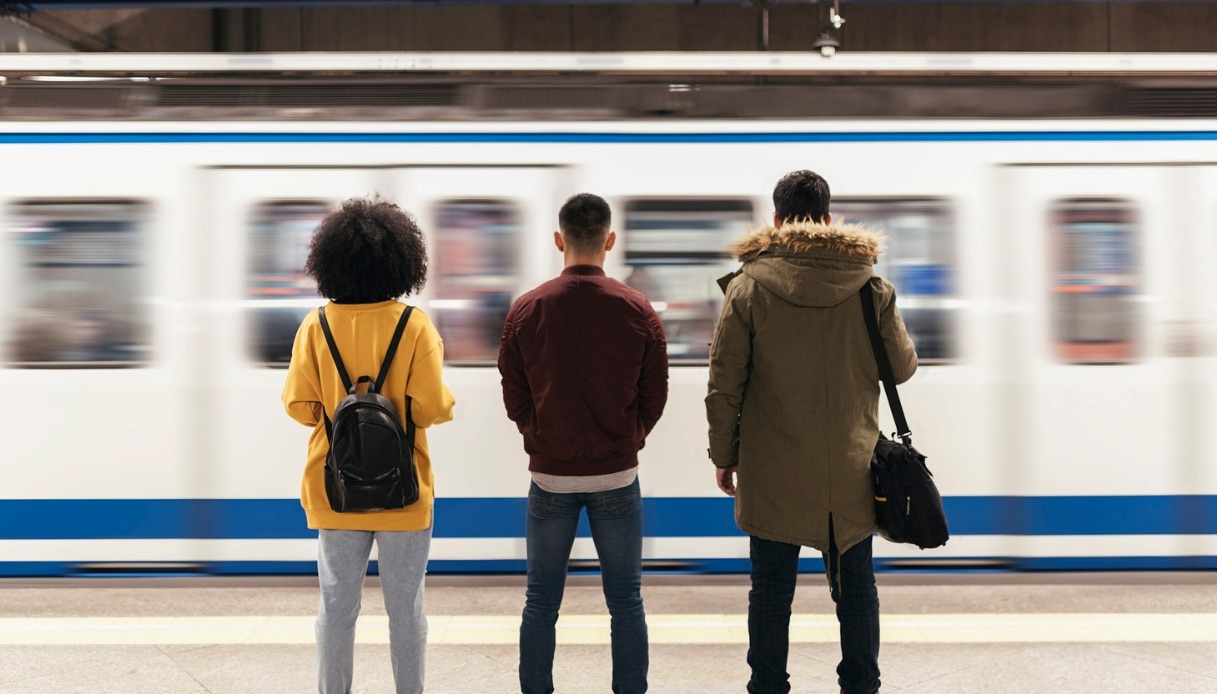 Il maltempo non dà tregua: sospesa la circolazione dei treni