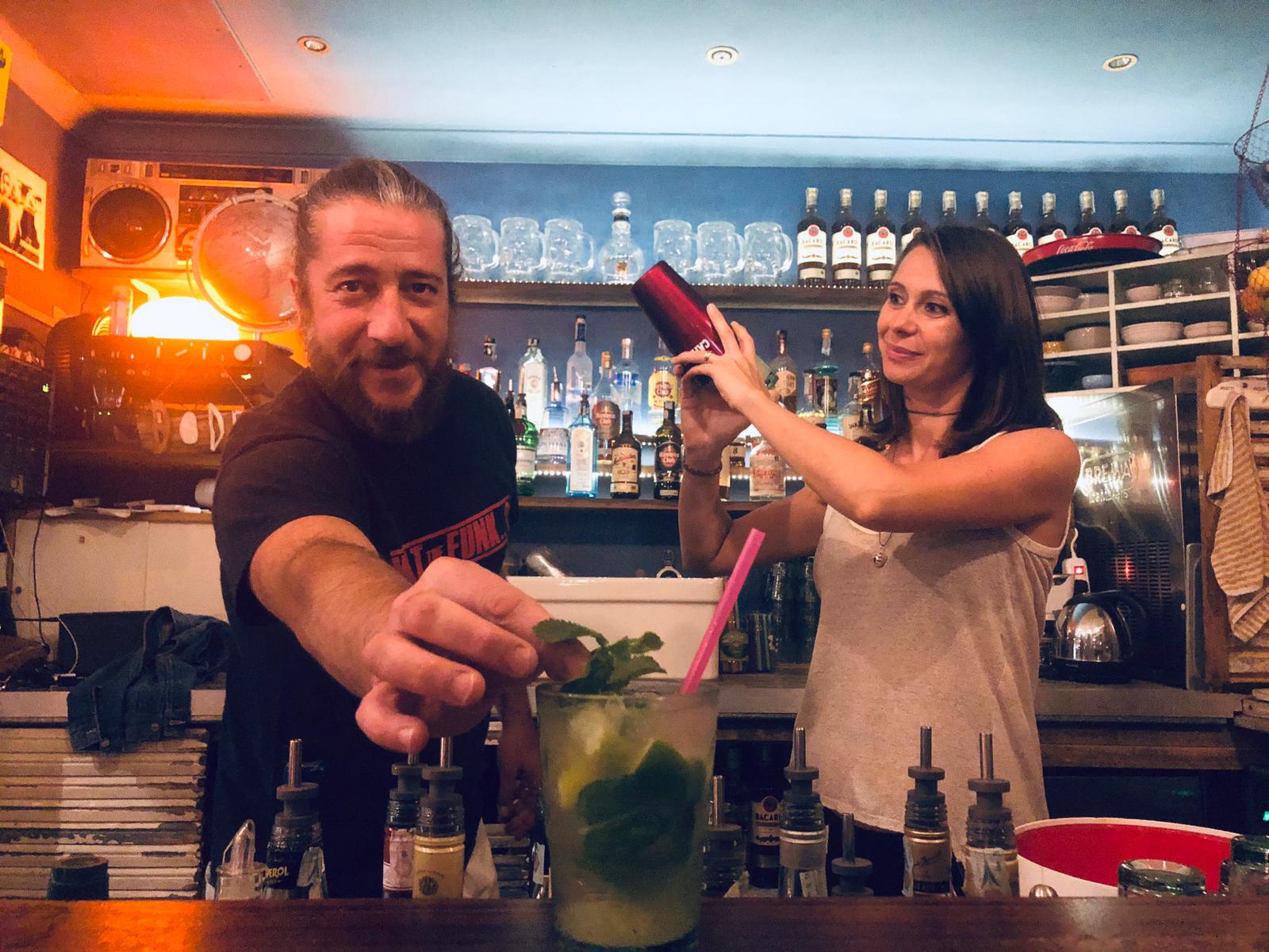 Cin cin alla ripartenza: il Bodeguilla offre un mojito a tutti i negozianti