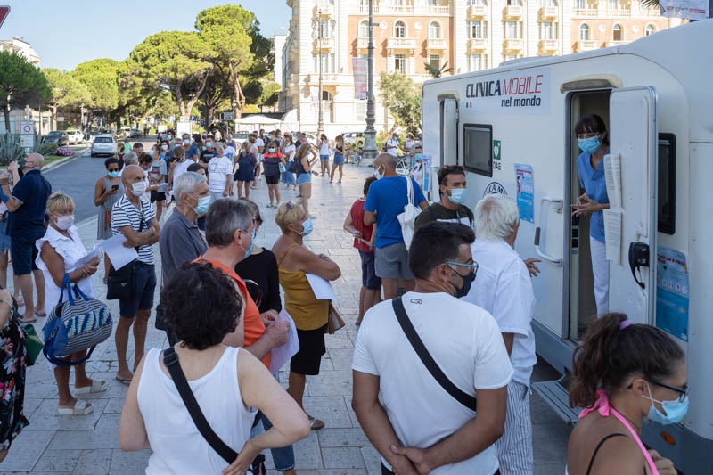 Clinica mobile, quattro tamponi eseguiti e…