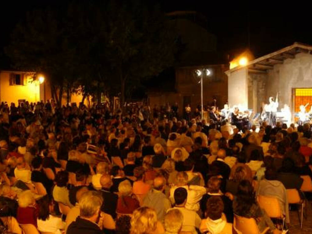 Questa sera la soprano Lilia Ianeva Satta e Roberto Satta al piano