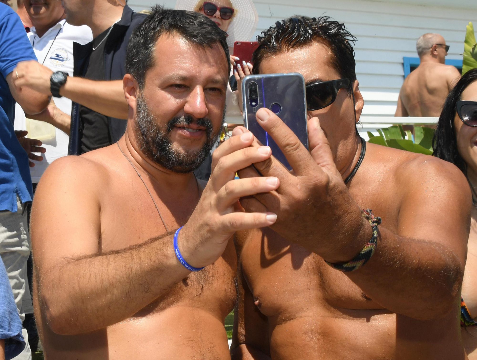 Weekend al Papeete per Matteo Salvini. Pioggia di selfie