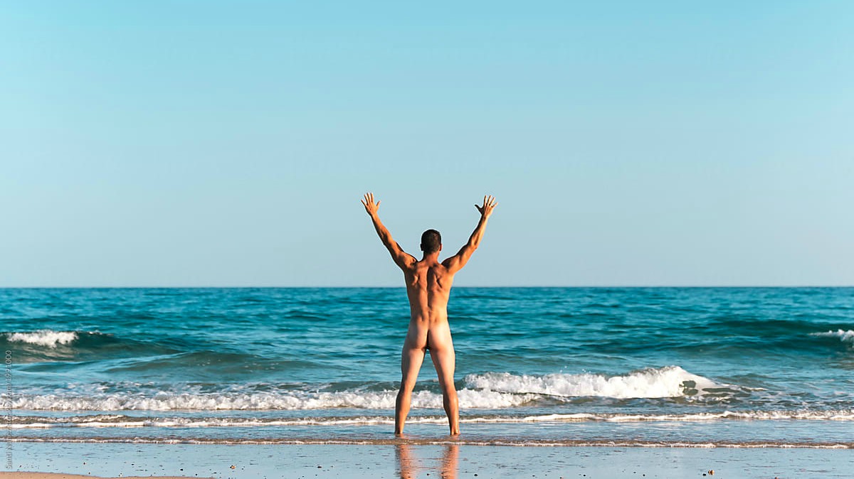 Si masturba in spiaggia, multa da 10mila euro