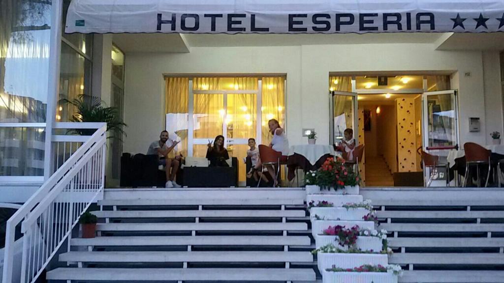 L’ira dei sindacati: “Basta casi come l’hotel Esperia!”