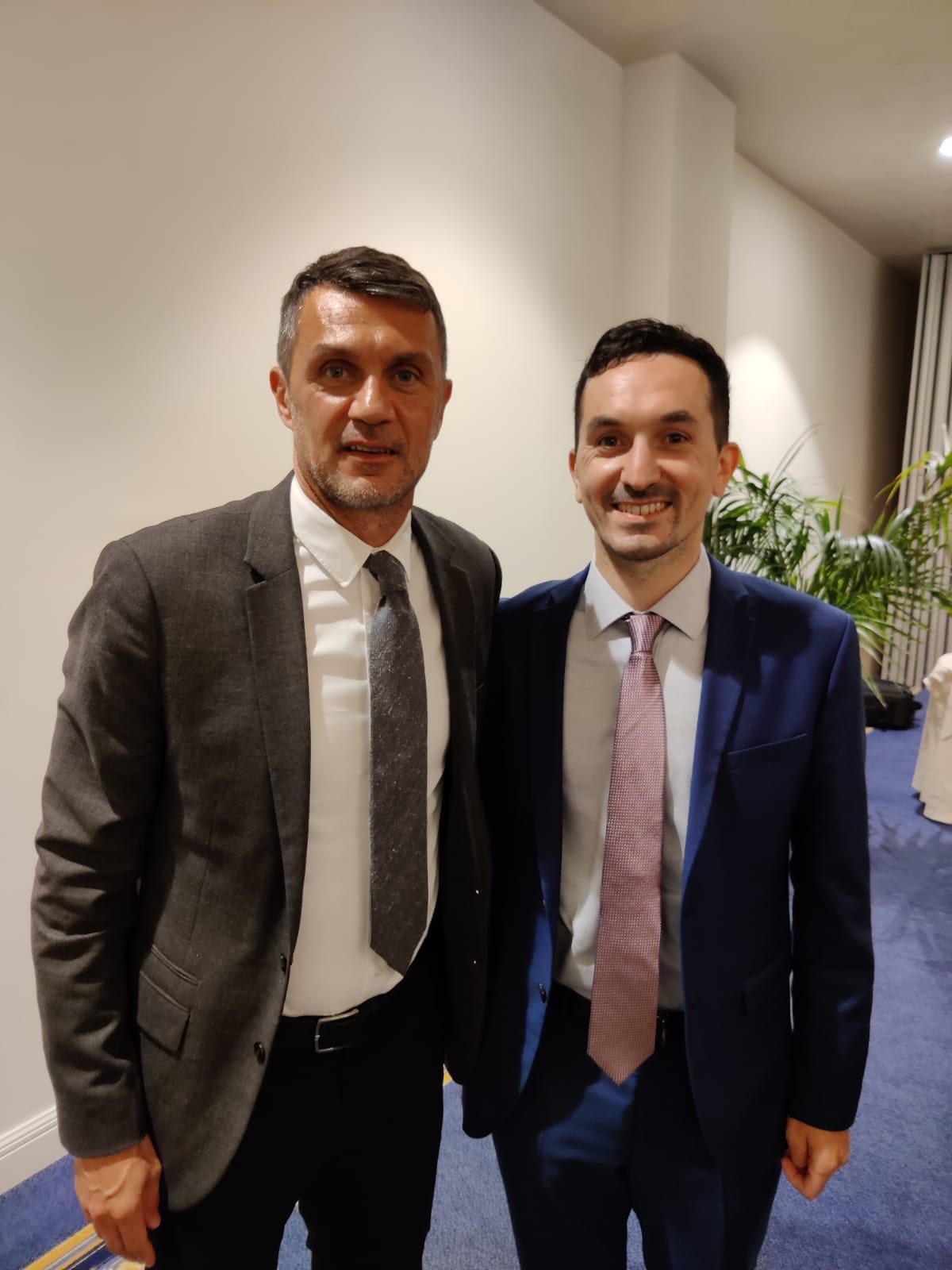 Maldini a Cesenatico. La gloria del Milan ritira il premio Vicini