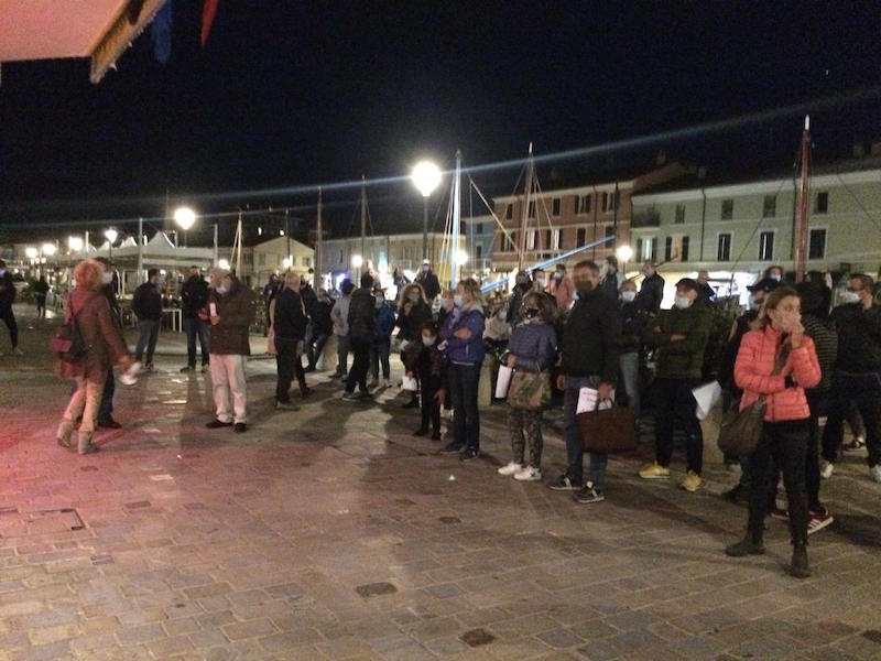 “Tutti aperti!”. Anche a Cesenatico prove tecniche di disobbedienza civile