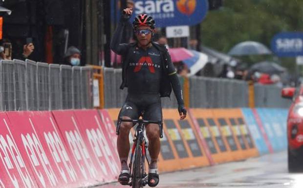 Jhonatan Narváez vince a Cesenatico sotto il diluvio