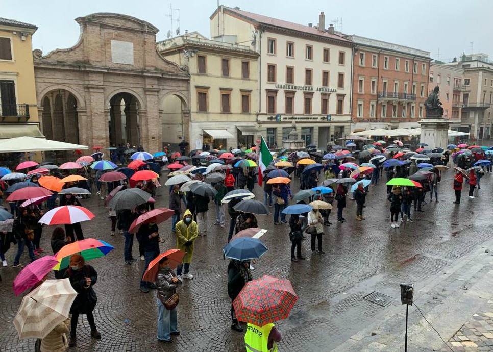 Dpcm più severo? Nella vicina Rimini c’è chi dice no