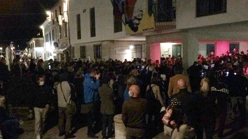 #Ioapro, anche a Cesenatico il flash-mob contro i dpcm