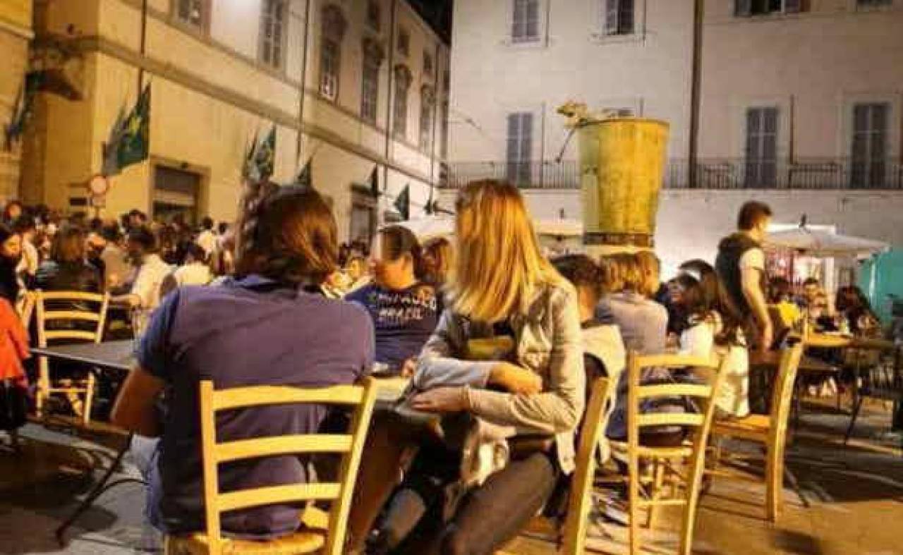 Firmato il Dpcm: pub, bar e ristoranti tutti chiusi alle 24