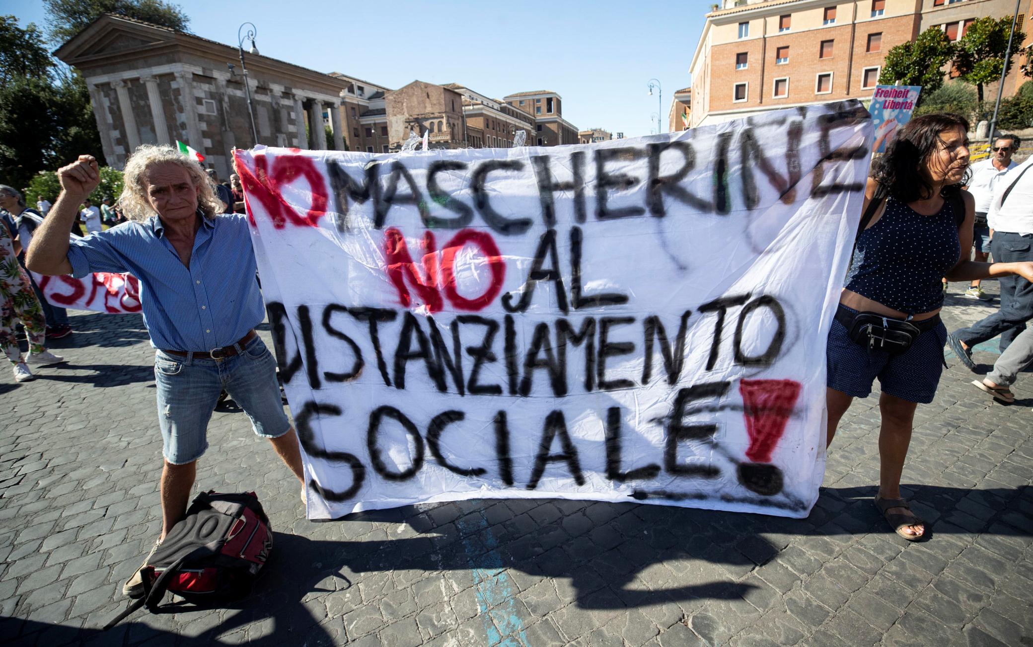 I negazionisti del Covid tirano dritto: protesta a Rimini il 24 ottobre