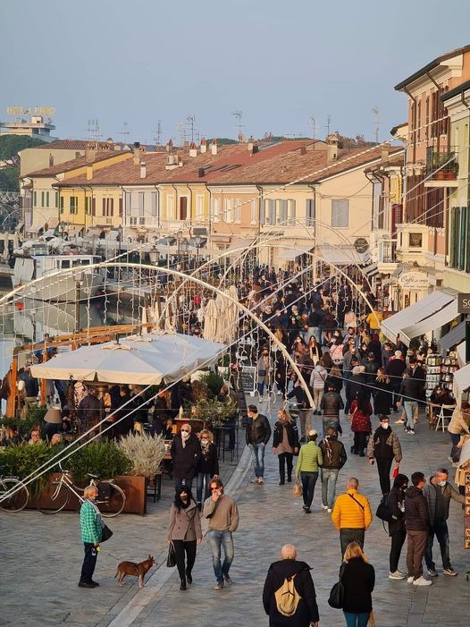 Assembramenti? la foto simbolo del week end è virale