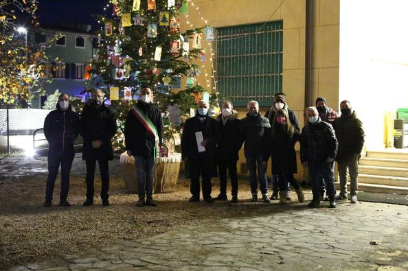 Villalta e Sala hanno inaugurato ieri il loro albero di Natale