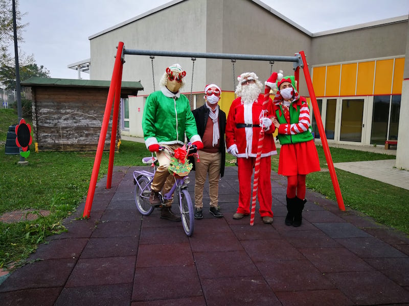 Babbo Natale arriva alla scuola di Villamarina