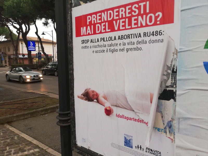 manifesti contro aborto