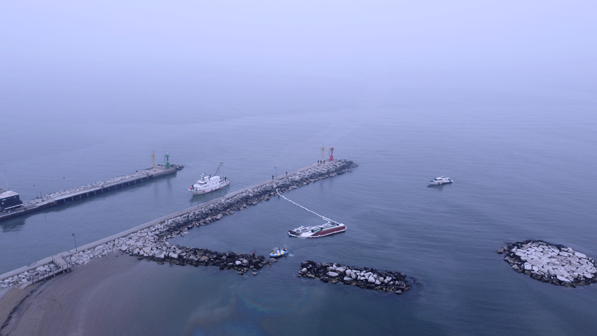 Peschereccio affonda per la fitta nebbia IL VIDEO