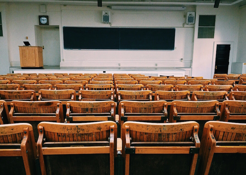 All’università di Bologna il distanziamento sale a due metri