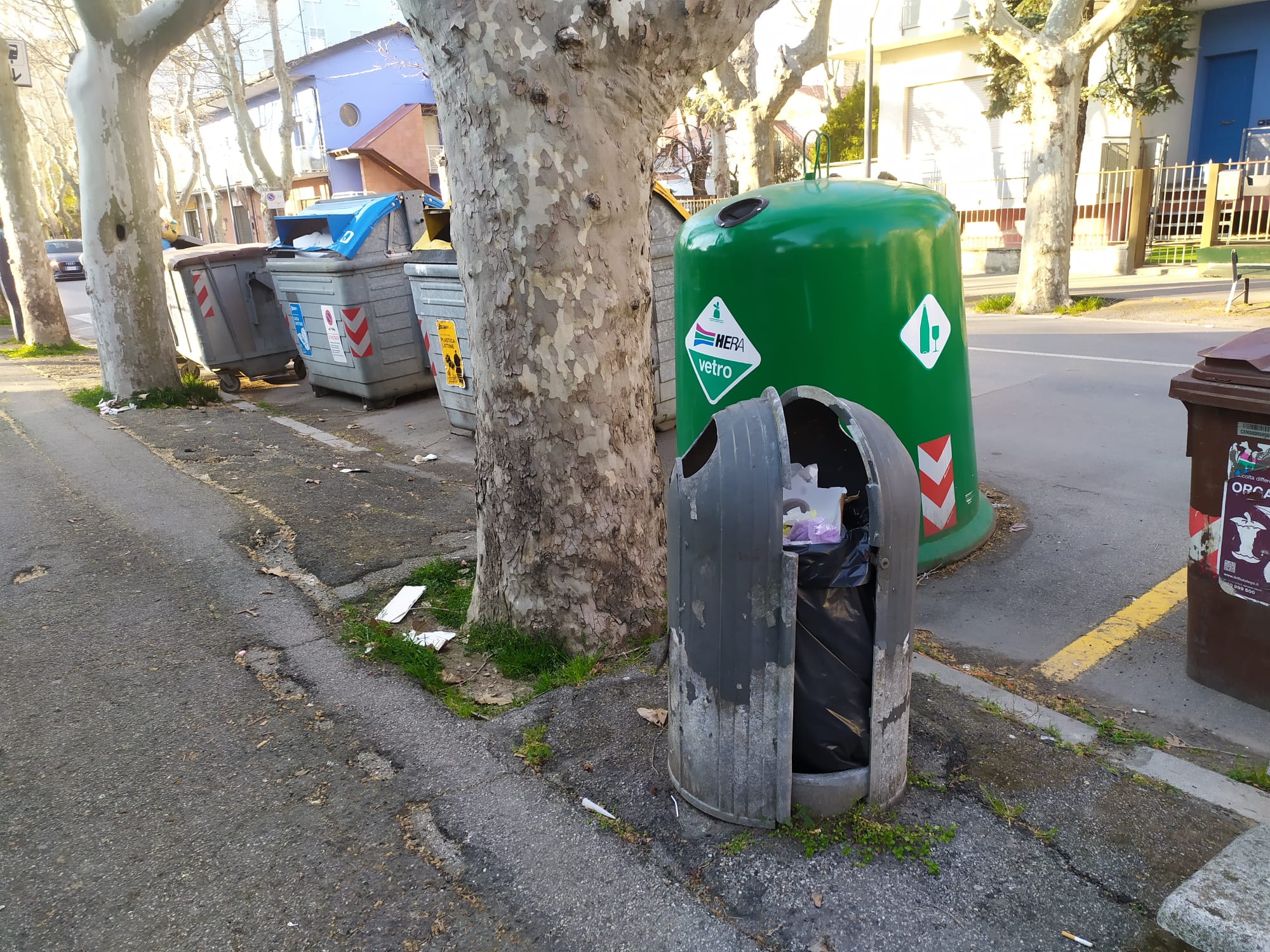 In via Leonardo da Vinci uno scorcio d’imbarazzante degrado