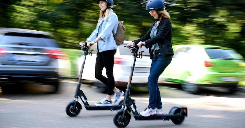 Monopattini vietati ai minori e con obbligo di casco