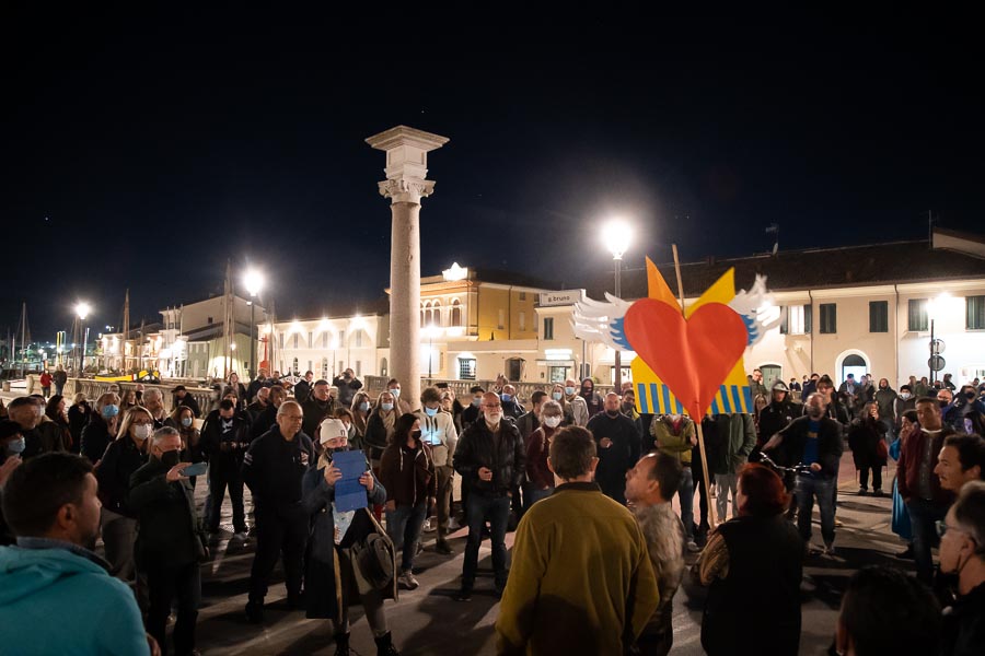 manifestazione cesenatico coprifuoco