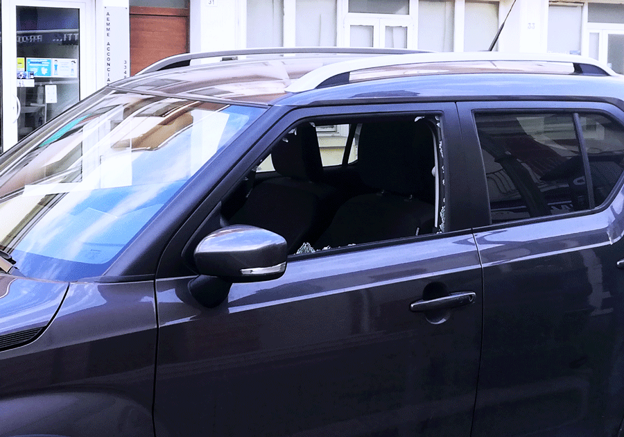 finestrini rotti vandali auto