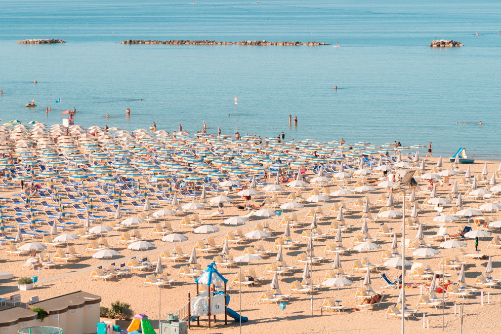 La spiaggia di Cesenatico si risveglia