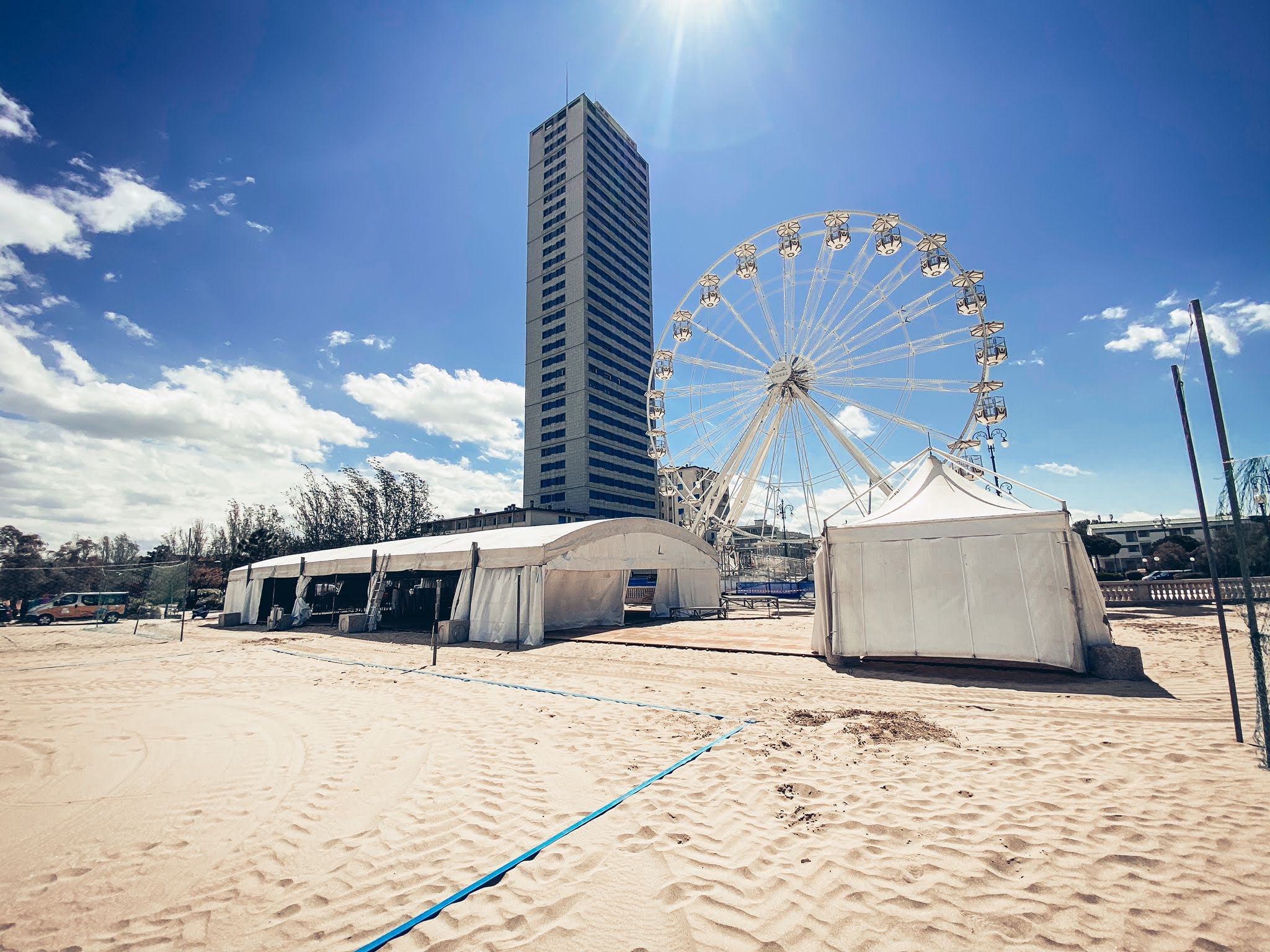 Beach Volley, la spiaggia del grattacielo ospita 40 campi